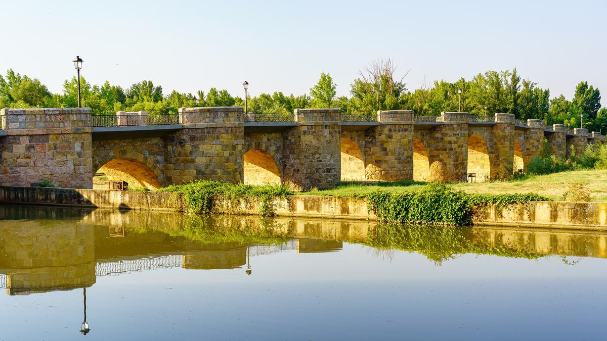 Puente medieval sobre el río Duero a su paso por San Esteban de Gormaz