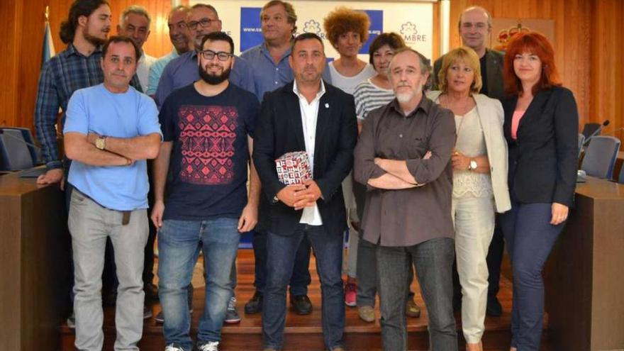 El Ayuntamiento de Cambre rinde homenaje al judoka Roberto Naveira
