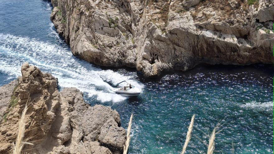 El &quot;freu&quot; de Ambolo en Xàbia, un peligroso coladero de barcas
