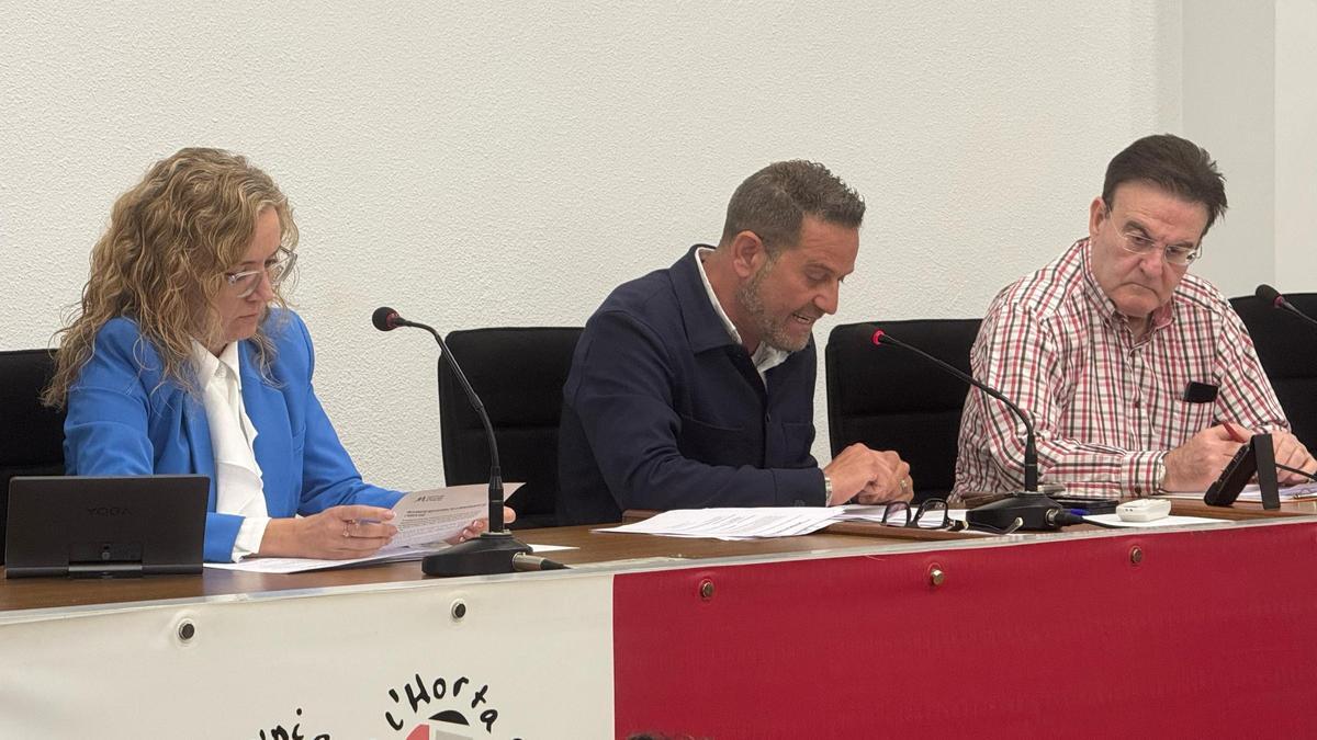 El presidente, José Francisco Cabanes, durante el Pleno de la Mancomunitat de l'Horta Sud.