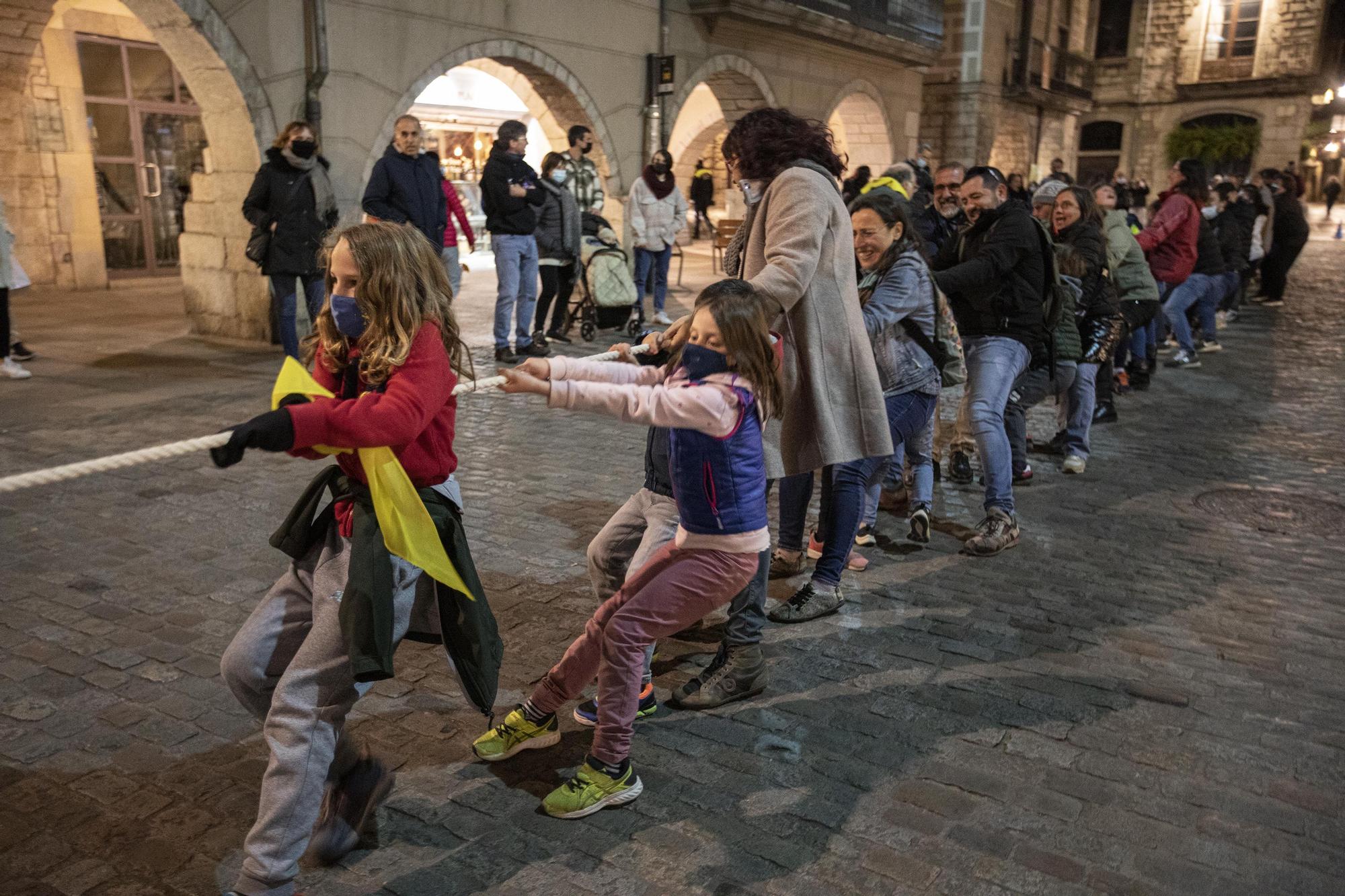 Estirada de corda a la plaça del Vi