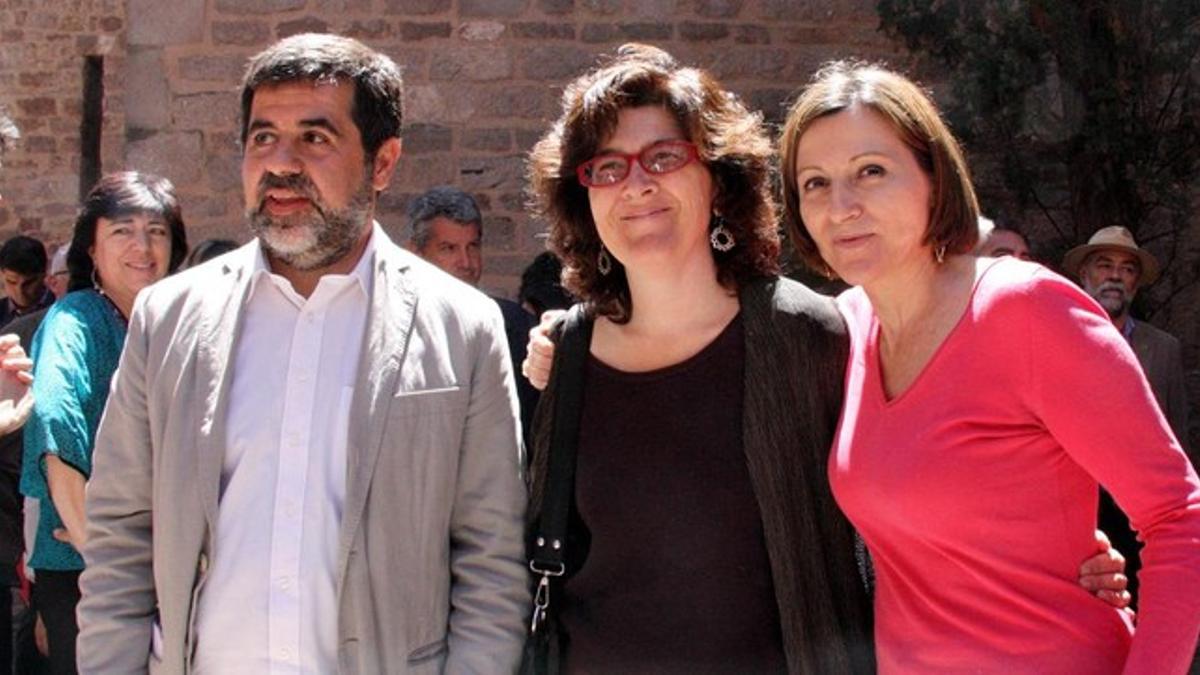 Jordi Sánchez, junto a Liz Castro y Carme Forcadell, tras ser elegido presidente de la ANC el 16 de mayo del 2015.