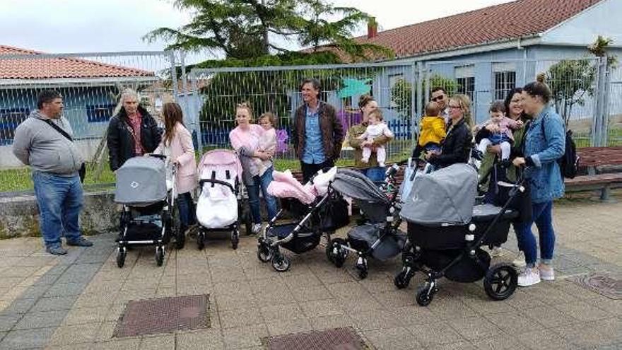 Los padres de niños sin plaza en la escuelina: &quot;Es una burrada, no ofrecen una solución&quot;