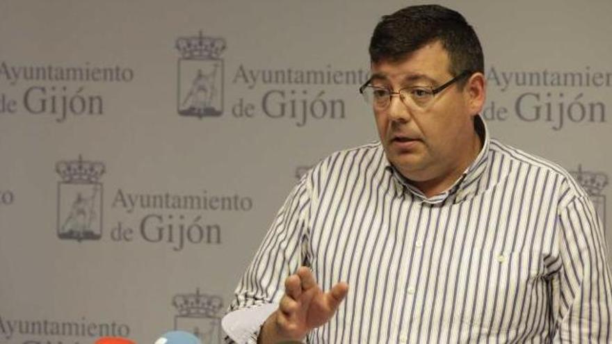 Martínez Argüelles (PSOE): &quot;A la vista de los marrones, se lo habrá pensado&quot;