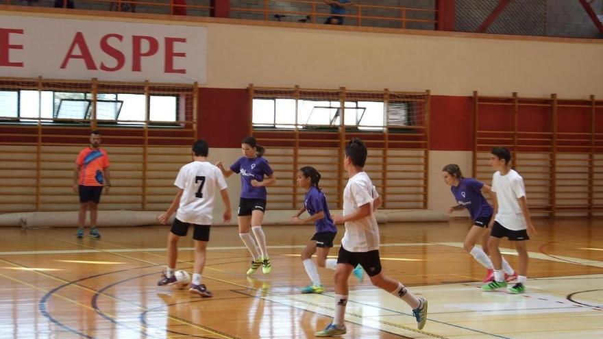 Los más pequeños disfrutarán del fútbol sala.