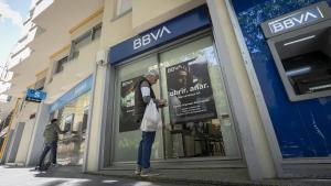 L’opa del BBVA sobre el Banc Sabadell destruiria 3.200 llocs de treball a Catalunya, segons la UGT