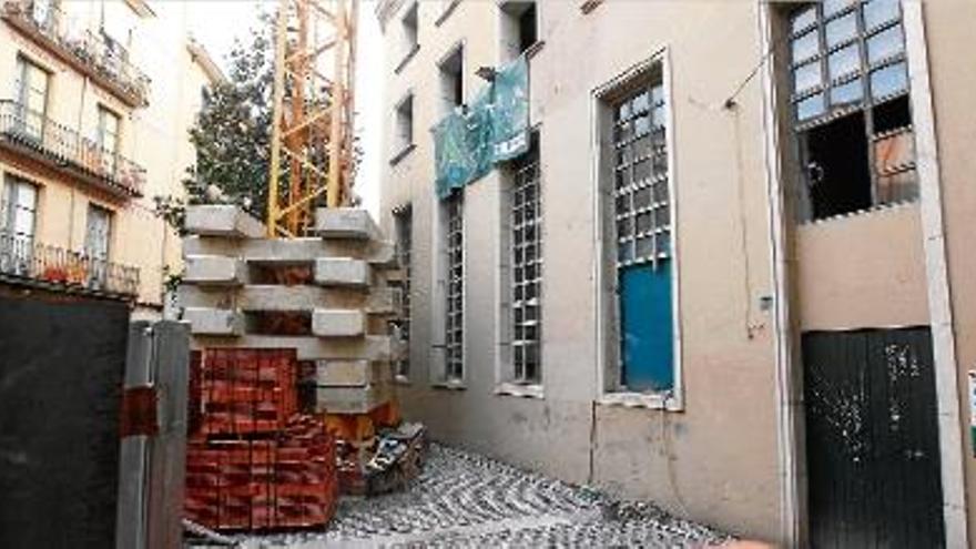 Les obres a la central del Molí han quedat aturades per problemes econòmics de l&#039;empresa constructora.