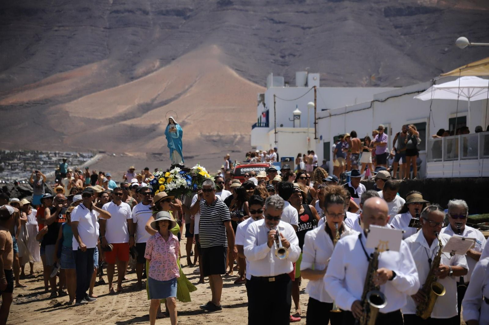 Procesión y verbena del agua en las fiestas de Famara 2022