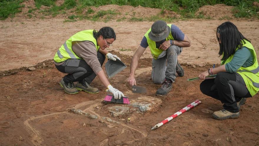 Hallan un conjunto de tumbas en el yacimiento romano de la carretera de Sevilla