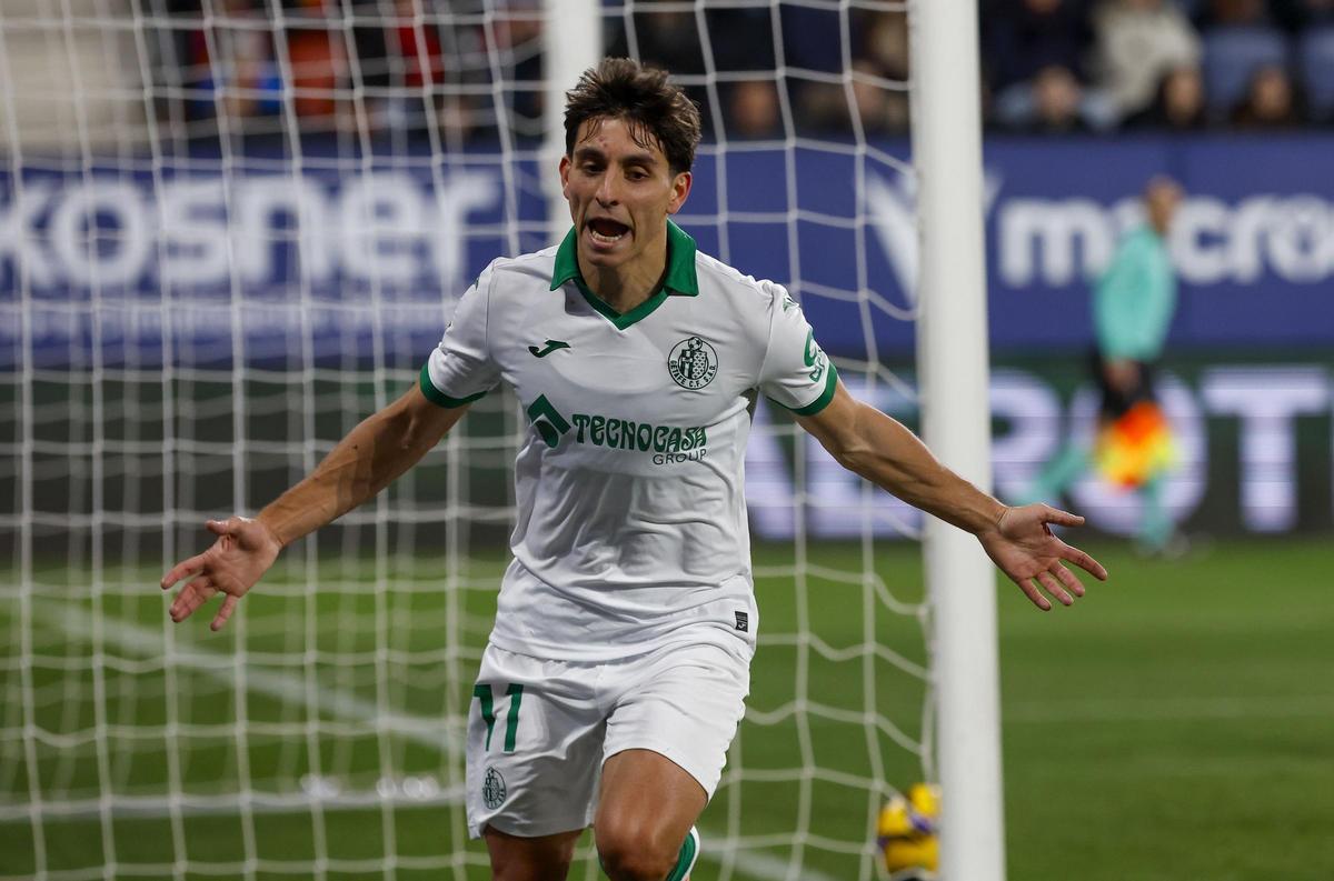 Ramón Terrats, jugador del Villarreal cedido en el Getafe, celebra un gol con los madrileños.