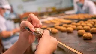 Estepa ya huele a Navidad: arranca la campaña de mantecados y polvorones con el objetivo de superar los 15 millones de kilos
