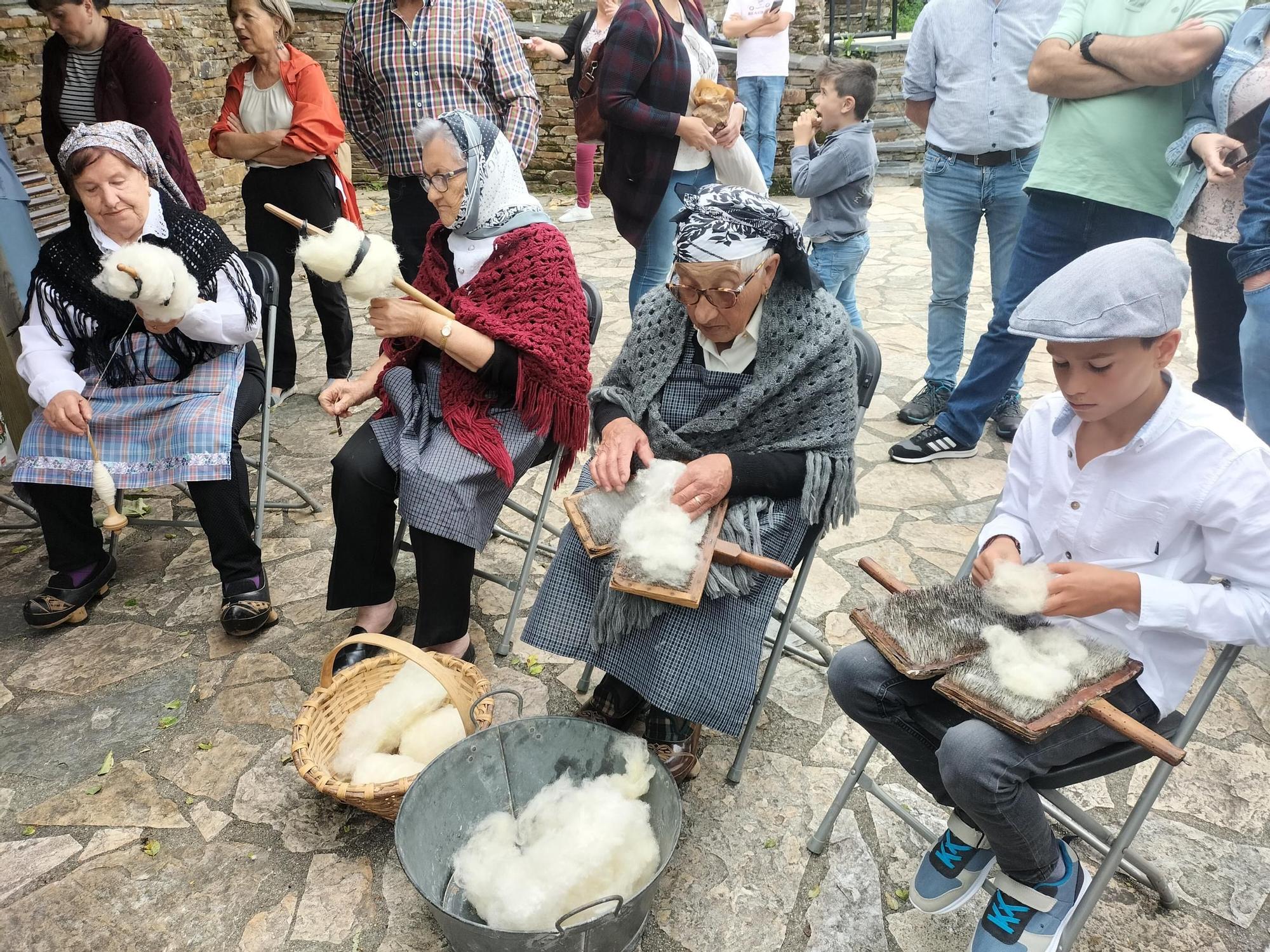 En imágenes: Santa Eulalia de Oscos encuentra a hilanderas y herreros