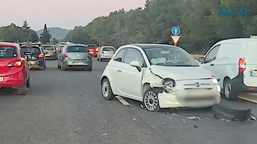 Así quedaron los dos coches tras la colisión en la autopista de Andratx