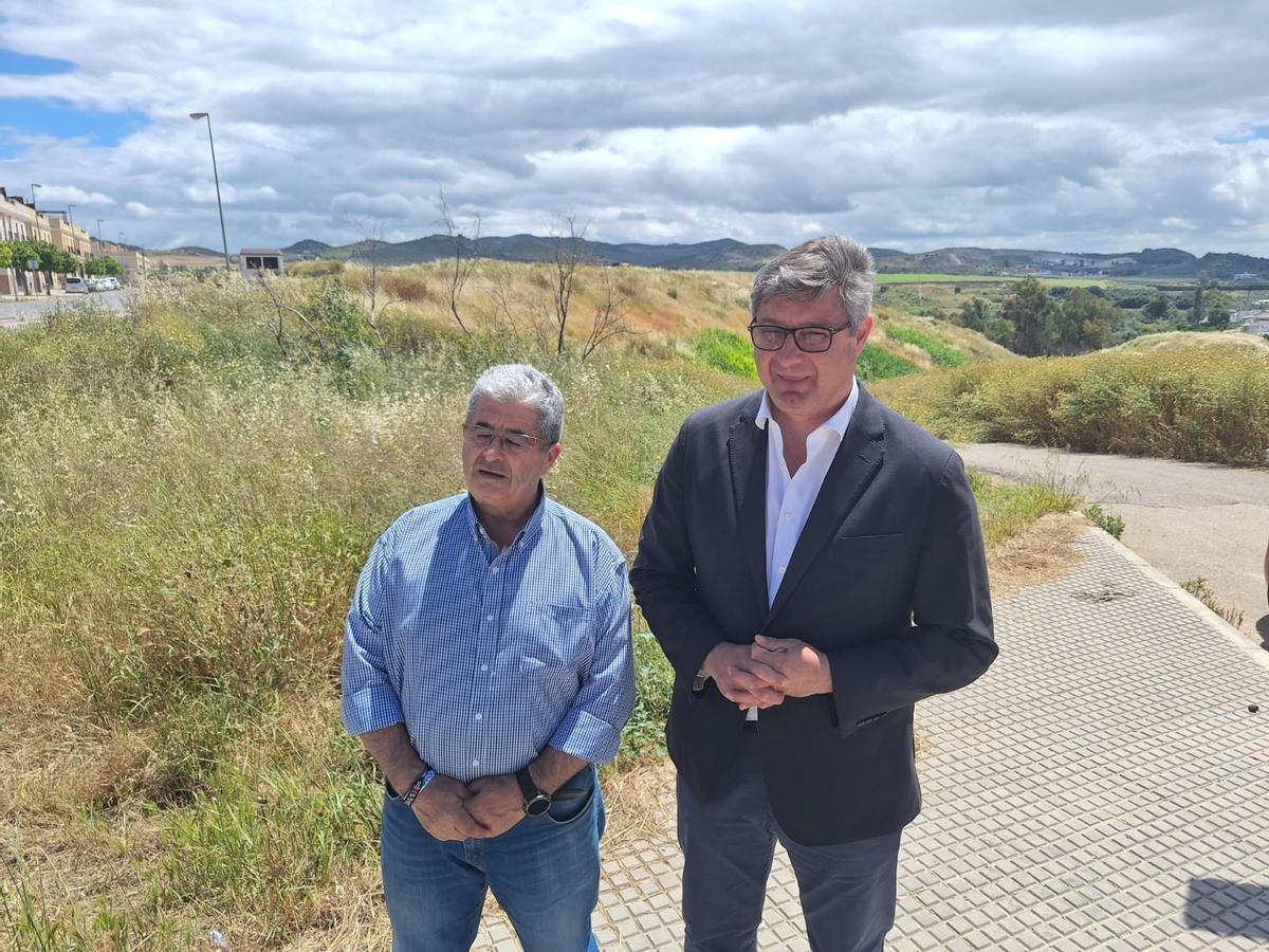 Rafael Morales y Sergio Velasco, durante su comparecencia ante los medios en Puente Genil.