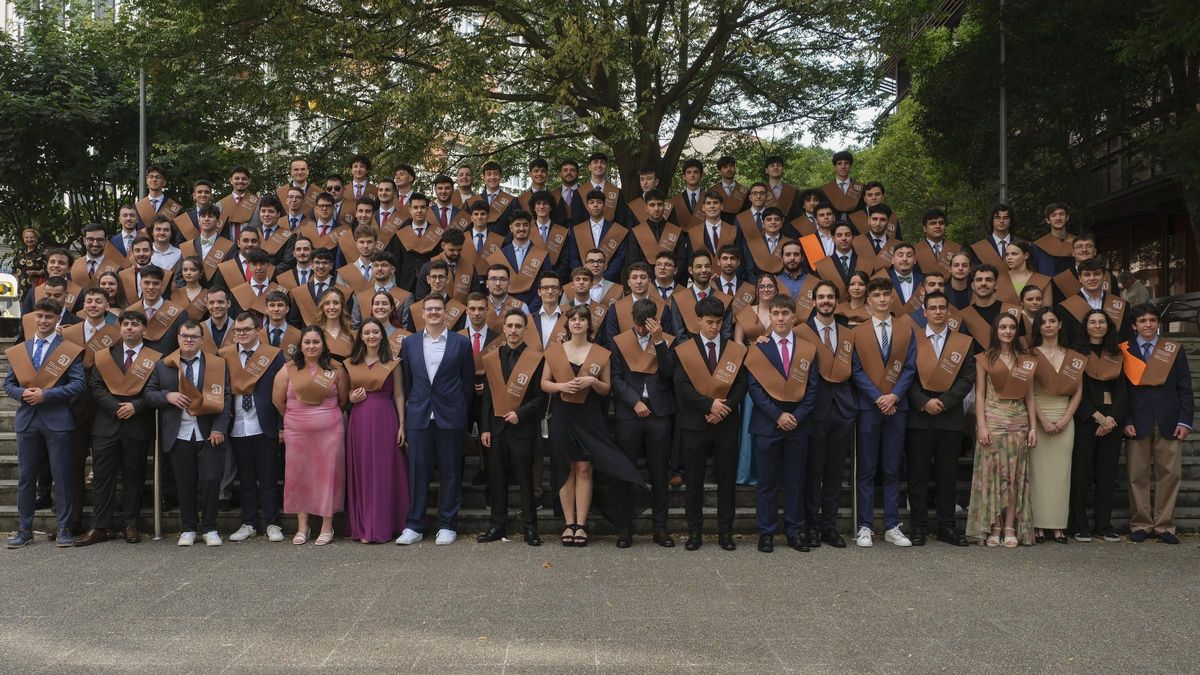 Acto de graduación en la Escuela Superior de Ingeniería Informática de Ourense.