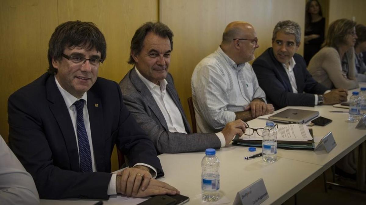 Carles Puigdemont y Artur Mas, en una reunión de la ejecutiva de CDC.