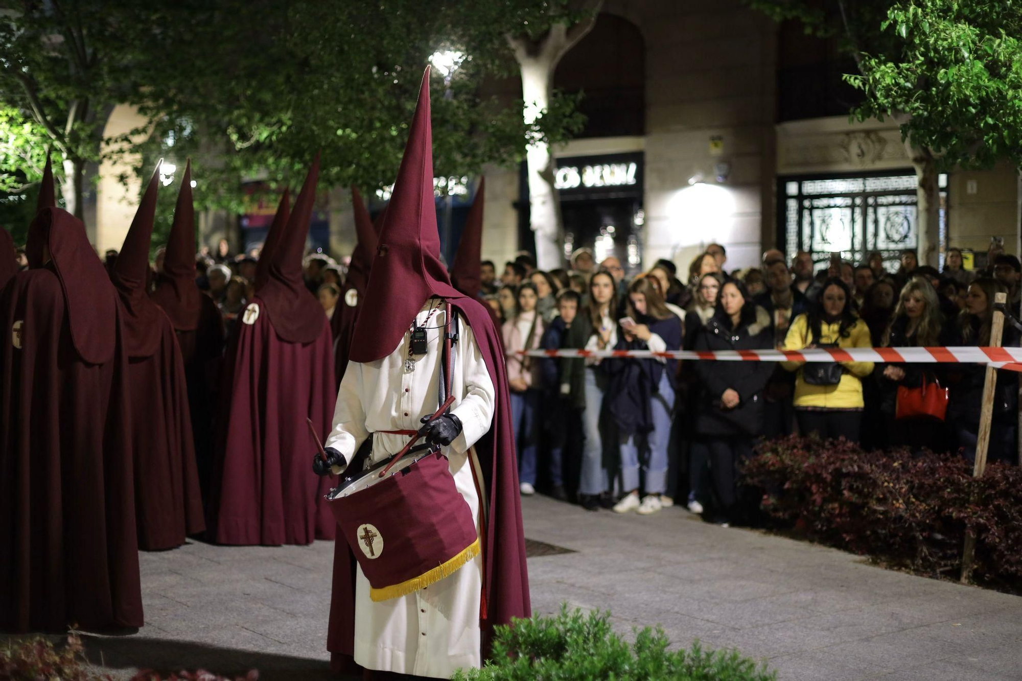 En imágenes | Zaragoza se conmueve con el 'Encuentro' de Jesús del Calvario y la Virgen de los Dolores