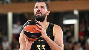 Mirotic podría no volver a jugar con el AS Mónaco esta temporada si no mejora de su lesión y debe pasar por el quirófano