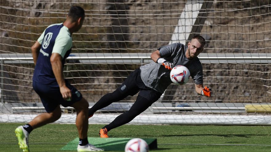 Cillessen: &quot;El estilo de la UD Las Palmas es parecido al del Barça y al del Ajax y eso es bueno para mí&quot;