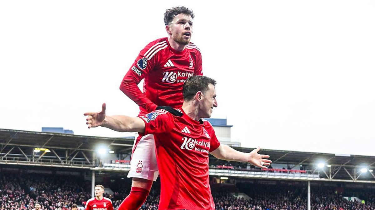 Chris Wood celebra un gol con el Nottingham Forest