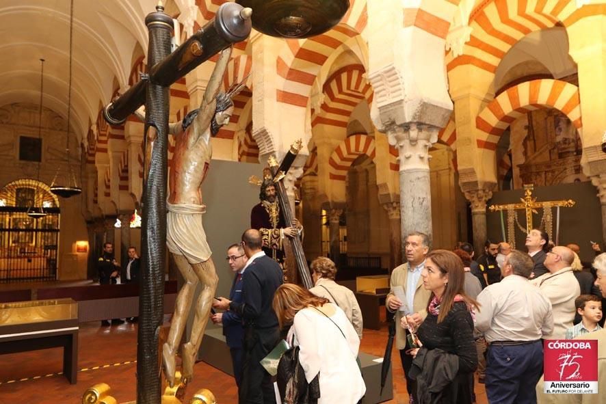 FOTOGALERÍA / La Vera Cruz muestra en la Mezquita Catedral su patrimonio