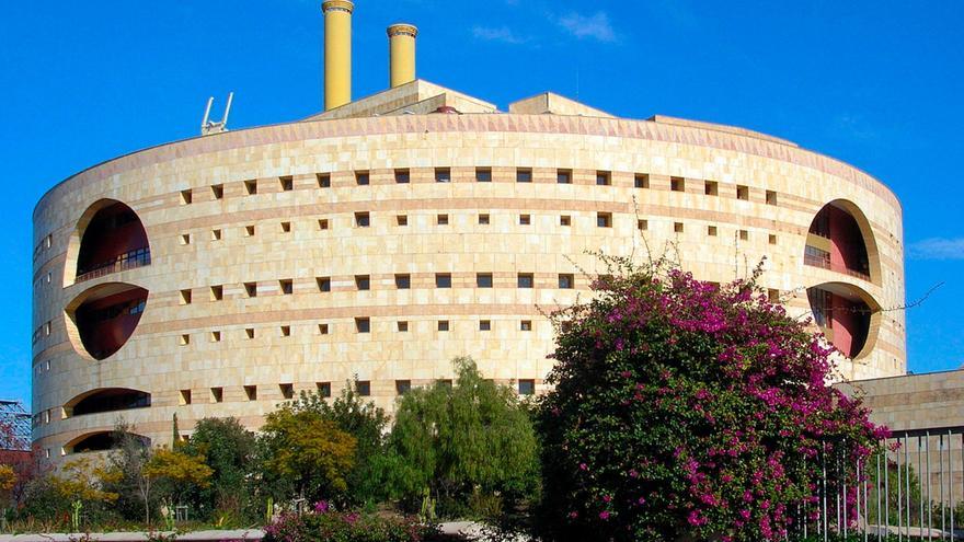 Funcionarios de la Junta de Andalucía trabajando a 13 grados: "Los compañeros van con los plumas puestos"