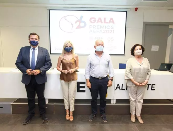 Las empresas familiares alicantinas premian a Marjal, Rolser, Domti y al fundador de Pikolinos