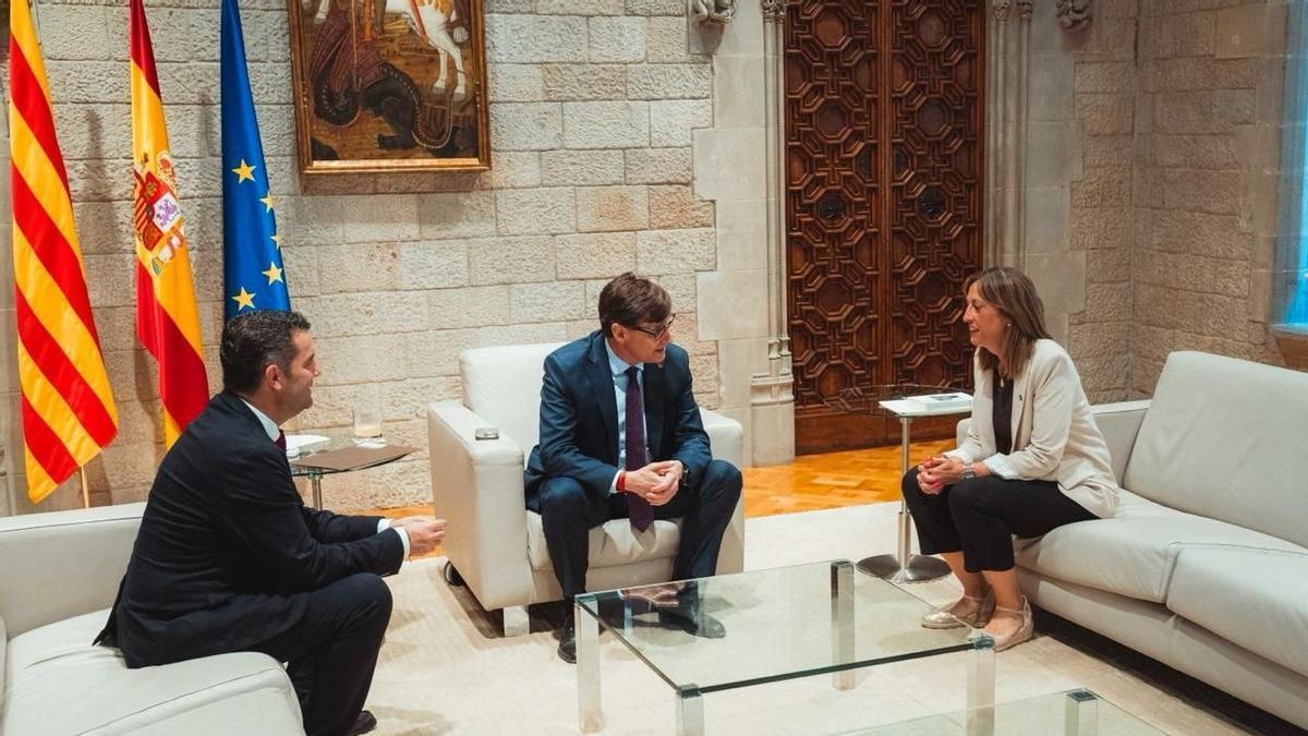 Cristina Alarcón i Salvador Illa, durant la reunió a la seu de la Generalitat.