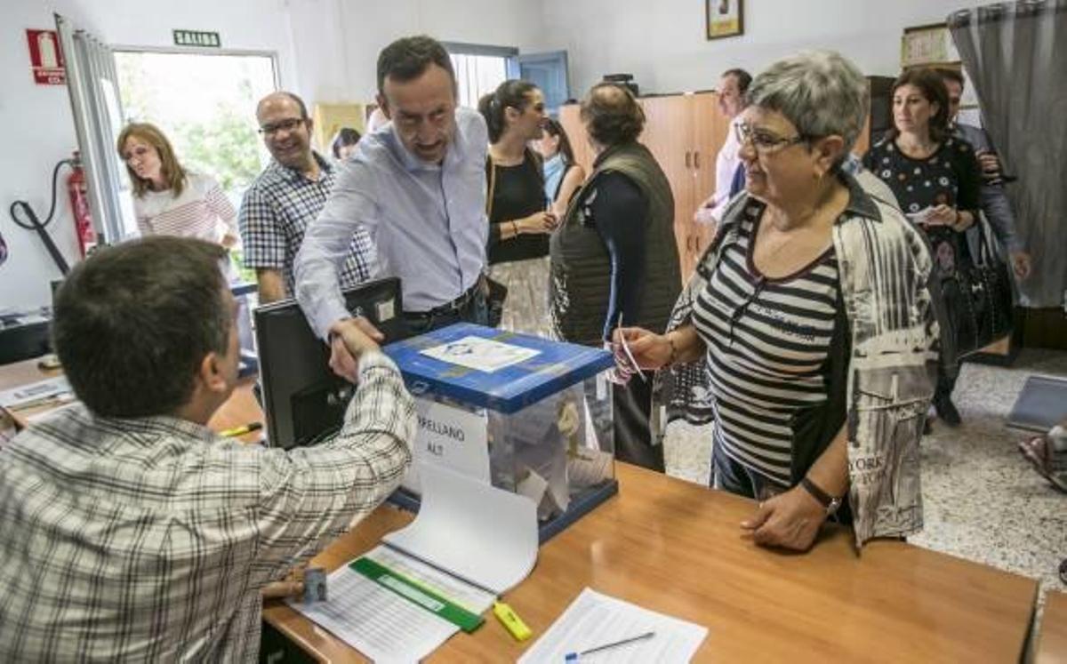 La consulta vecinal para elegir  alcaldes pedáneos en Elche sólo moviliza al 16,7% del electorado