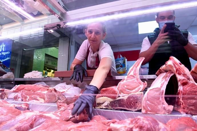 27-03-20  GRAN CANARIA.CIUDAD.  LAS PALMAS DE GRAN CANARIA. Fotos de lo bien abastecidos que están los mercados de frutas, verduras, carnes y pescados.  Fotos: Juan Castro.  | 27/03/2020 | Fotógrafo: Juan Carlos Castro