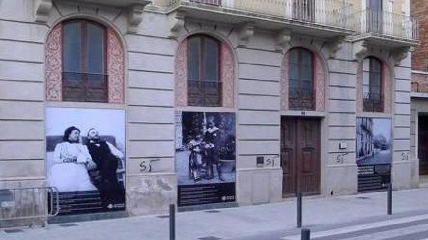 La façana de la casa natal de Dalí, al cèntric carrer Monturiol de Figueres (arxiu).