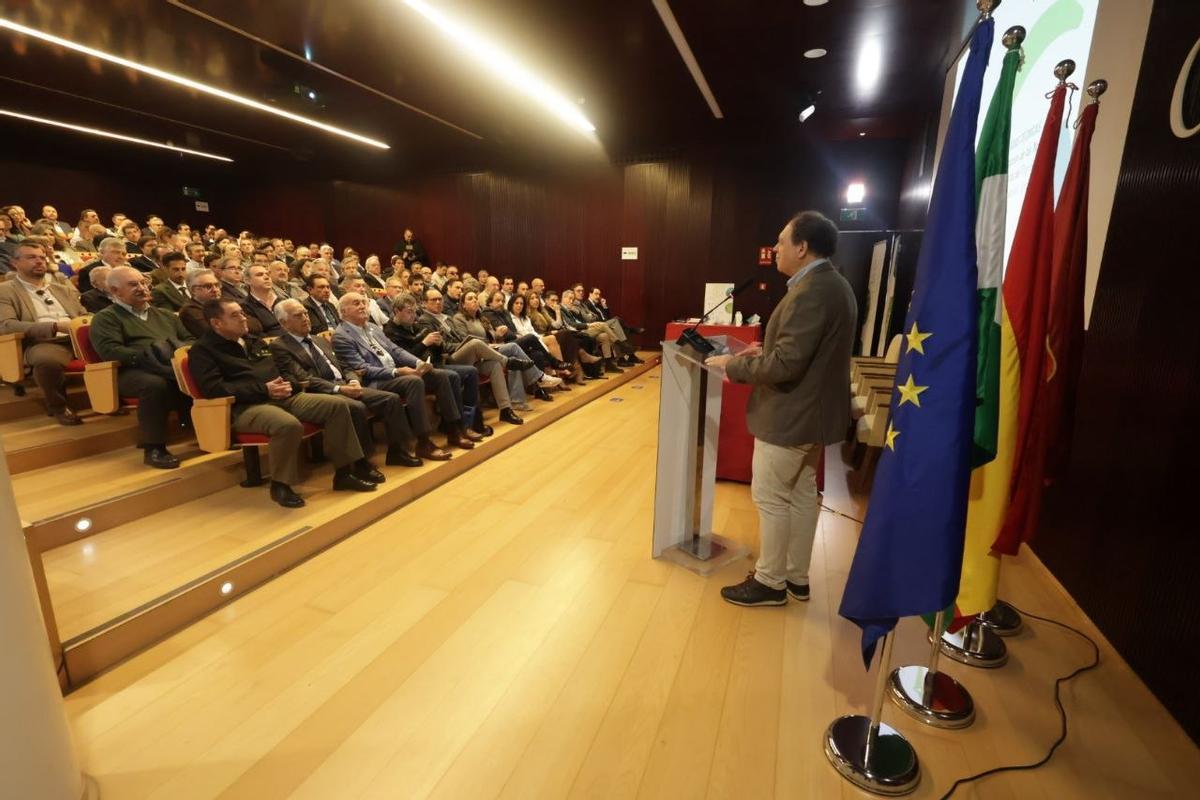 El gerente de la GMU de Córdoba, Julián Álvarez, durante su participación en las jornadas técnicas.