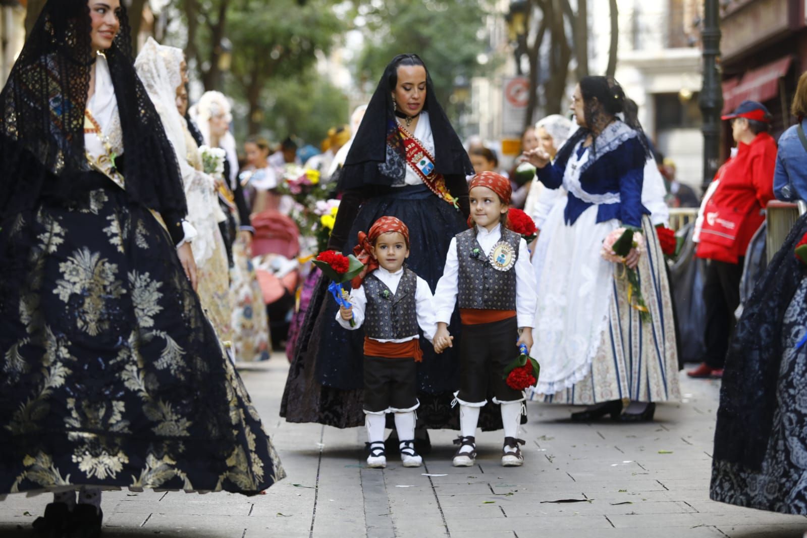 En imágenes | Zaragoza vive su día grande con la Ofrenda de Flores a la Virgen del Pilar