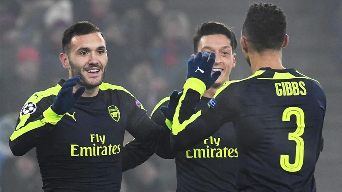 Lucas Pérez firmó su primer hat-trick con el Arsenal.