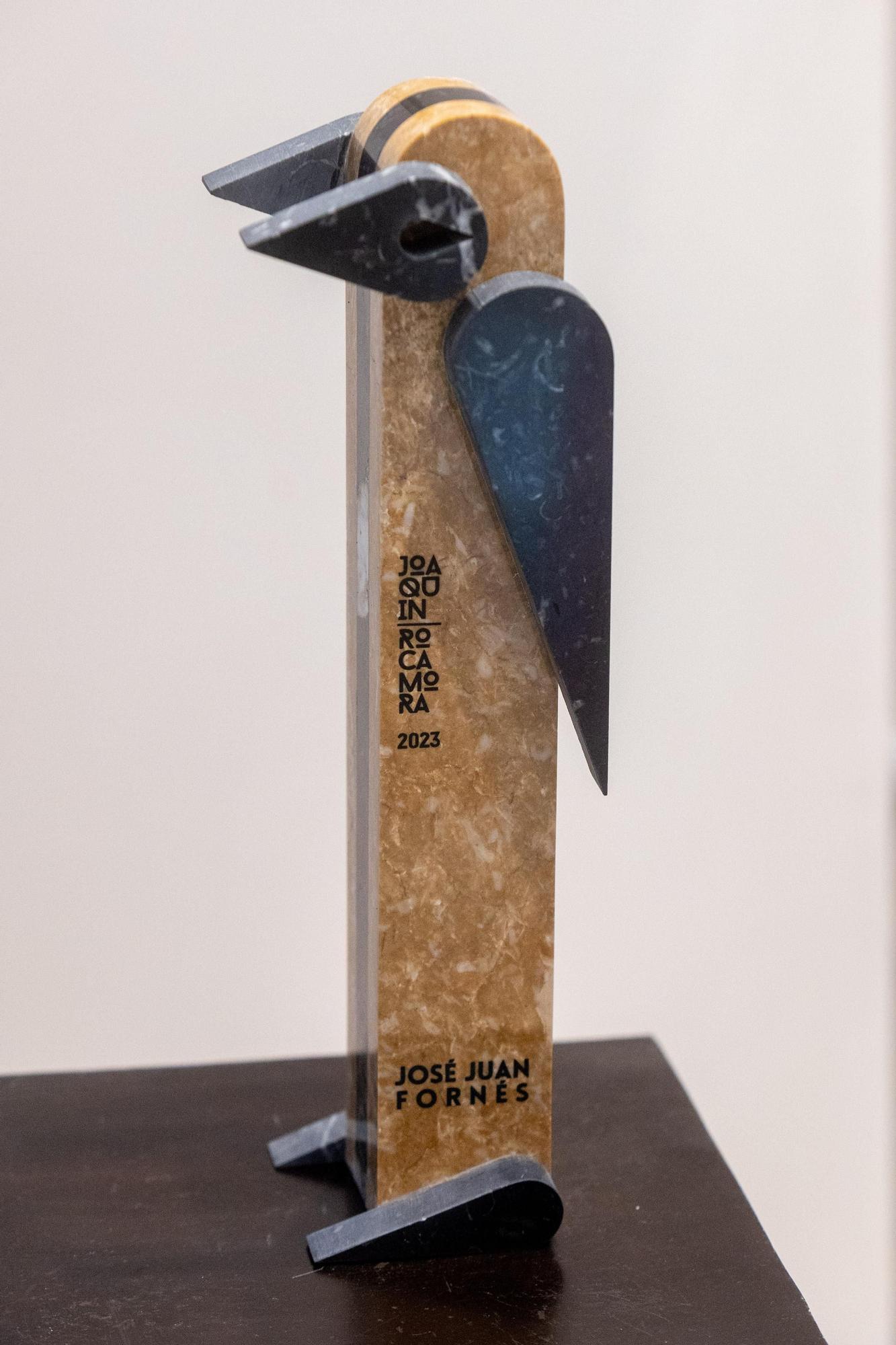 Sómnica Bernabeu, artista alicantina encargada de diseñar el galardón del Premio Joaquín Rocamora.