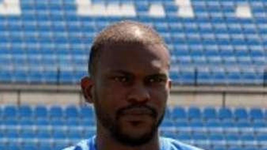 Omgba, exjugador del Oviedo, rescinde con el Hércules