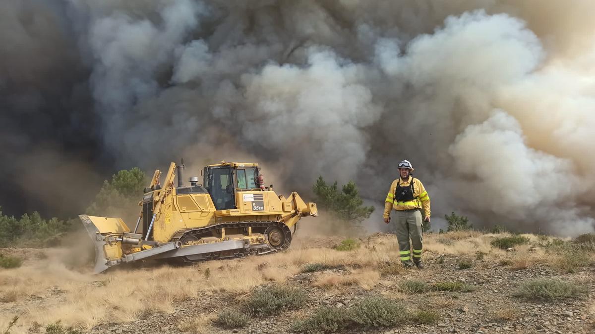 Imágenes del incendio en Las Hurdes.