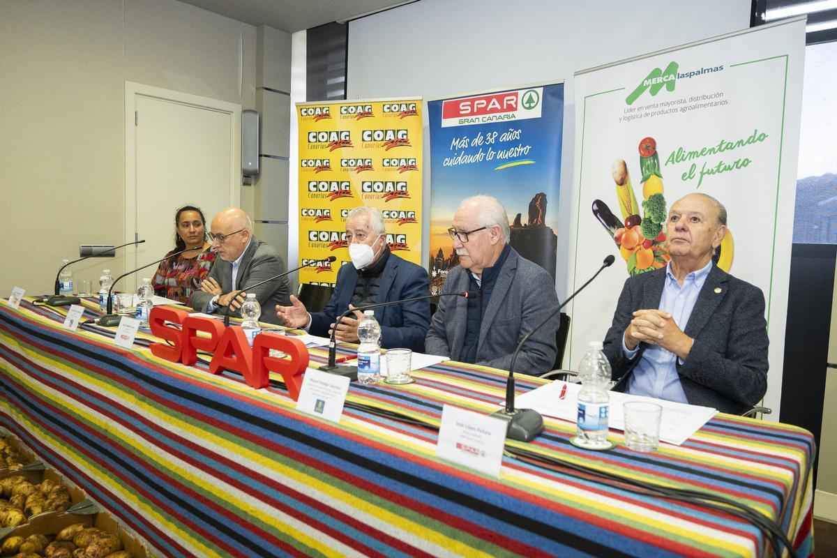Firma del convenio Spar Gran Canaria, este miércoles, en Las Palmas de Gran Canaria.