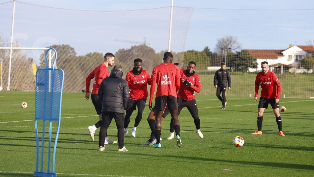 Un momento dle entrenamiento de ayer en Mareo.