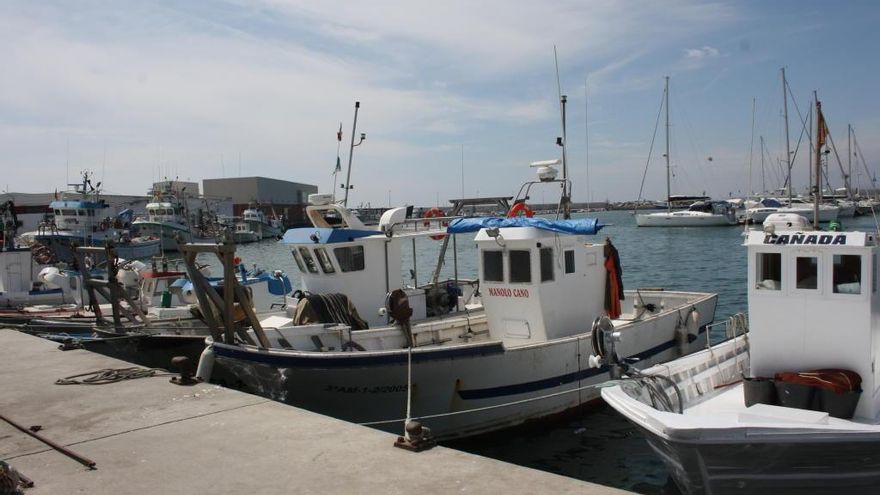 Embarcaciones en el puerto Caleta de Vélez Málaga.