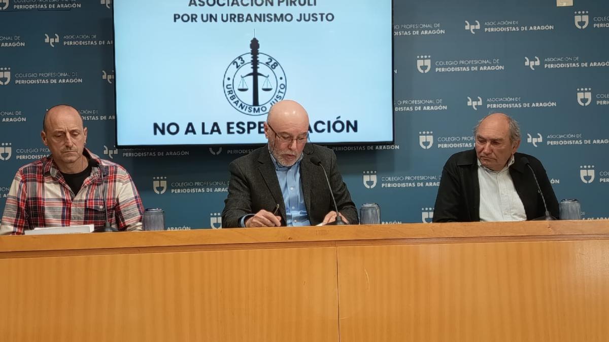 Rueda de prensa de los vecinos de Vía Hispanidad este martes.