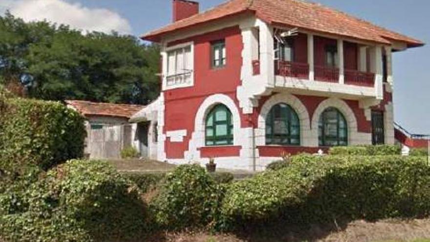 Villa Margarita. Esta vivienda unifamiliar en el número 46 de la avenida de Monelos fue ocupada por descendendientes de Eugenio Carré Aldao. Se ubica en el alto de Eirís y pertenece al ámbito delimitado como territorio del Camino de Santiago Inglés. 