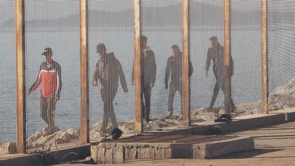 Un exconsejero del Pentágono insta a lanzar una  Marcha Verde  sobre Ceuta y Melilla:  Deberían enviar excavadoras a la frontera 