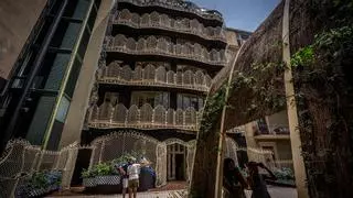 La fachada posterior de la Casa Batlló renace con la paleta cromática que seleccionó Gaudí