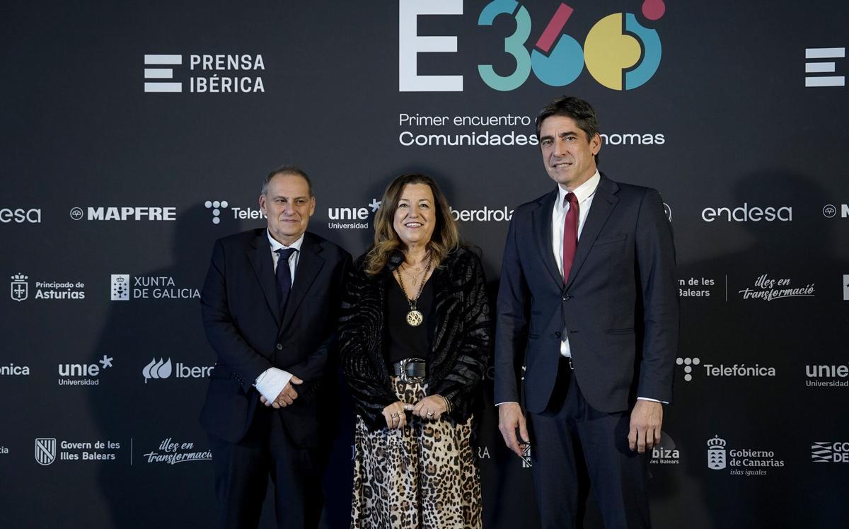 Juan Ramón Gil, director general de Contenidos de Prensa Ibérica en la Comunidad Valenciana; María del Carmen Castillo, consejera de Desarrollo Educativo y Formación Profesional de la Junta de Andalucía, y Andrés Sánchez, director general de Prensa Ibérica en la Comunidad Valenciana, Murcia y Andalucía