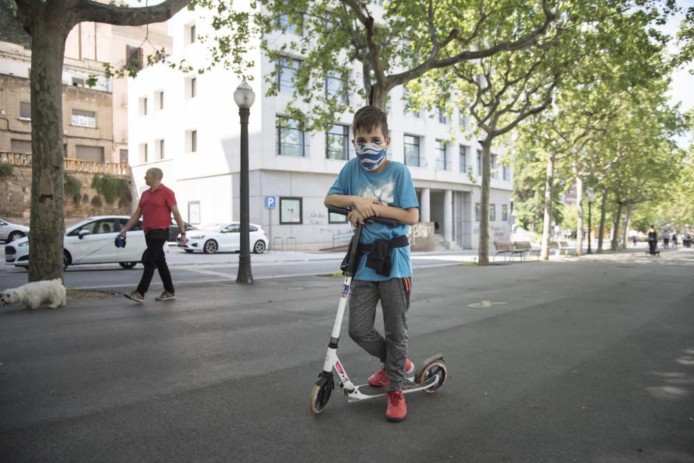 Els menors de 14 anys poden sortir a passejar una hora al dia acompanyats d''un adult