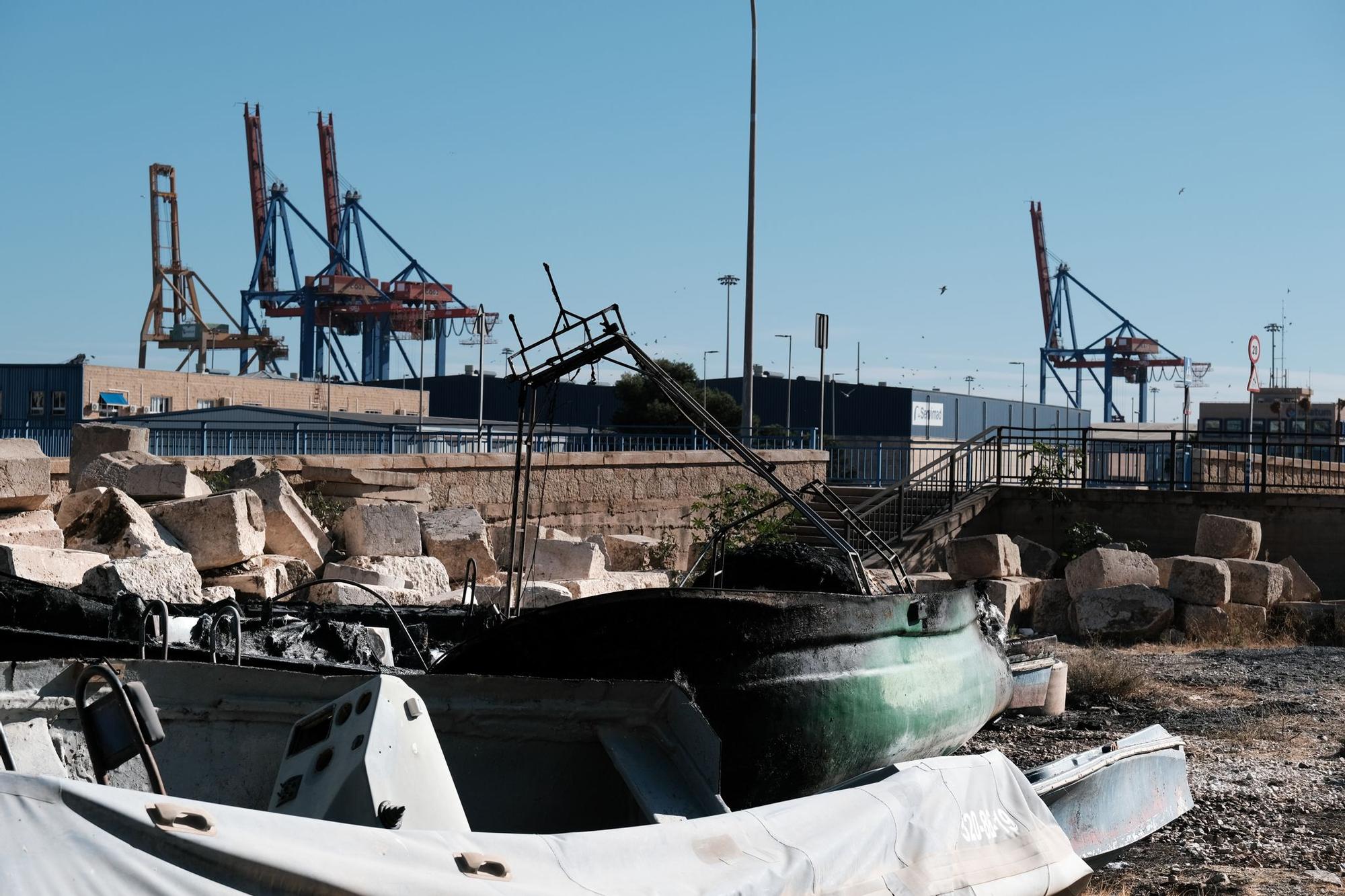 Incendio de embarcaciones decomisadas en el Puerto de Málaga