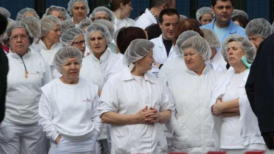 Trabajadores de Pescanova, concentrados ayer en Chapela en defensa de la compañía  // Ricardo Grobas