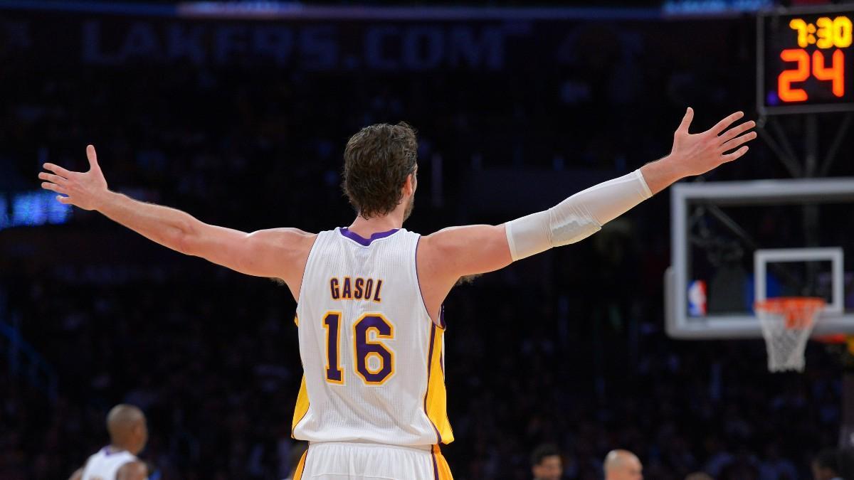 Gasol, con el 16 en los Lakers