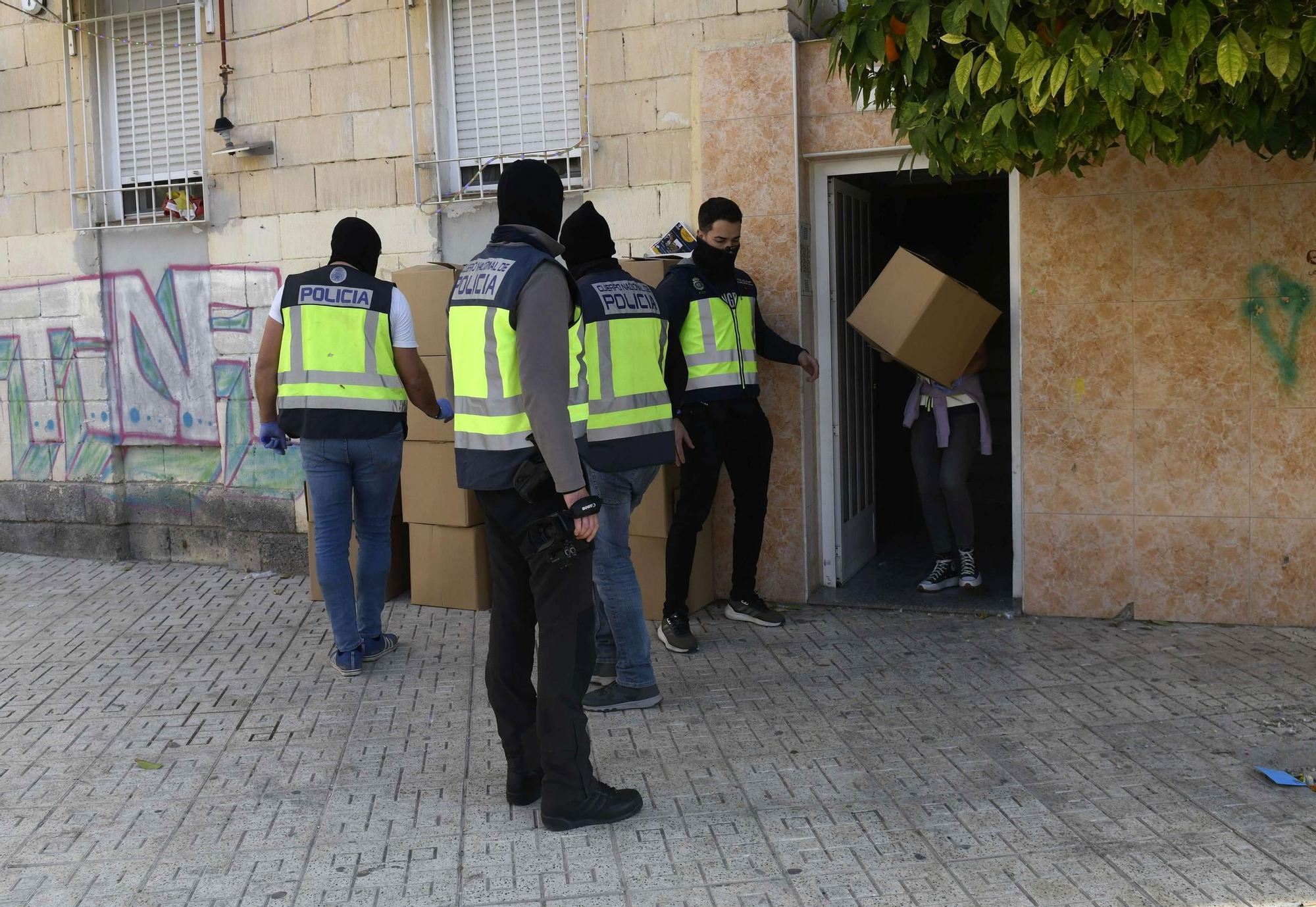 La redada contra el narcotráfico en el Polígono de La Paz, en imágenes